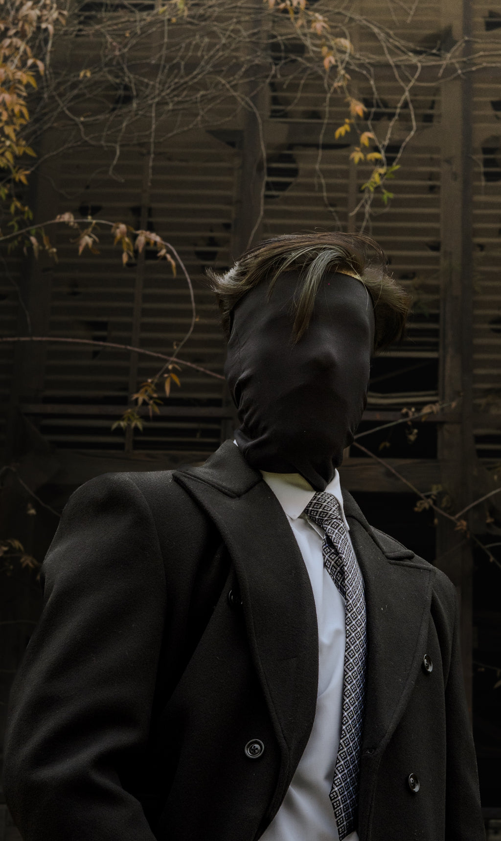 BLACK DOUBLE-BREASTED WOOL OVERCOAT