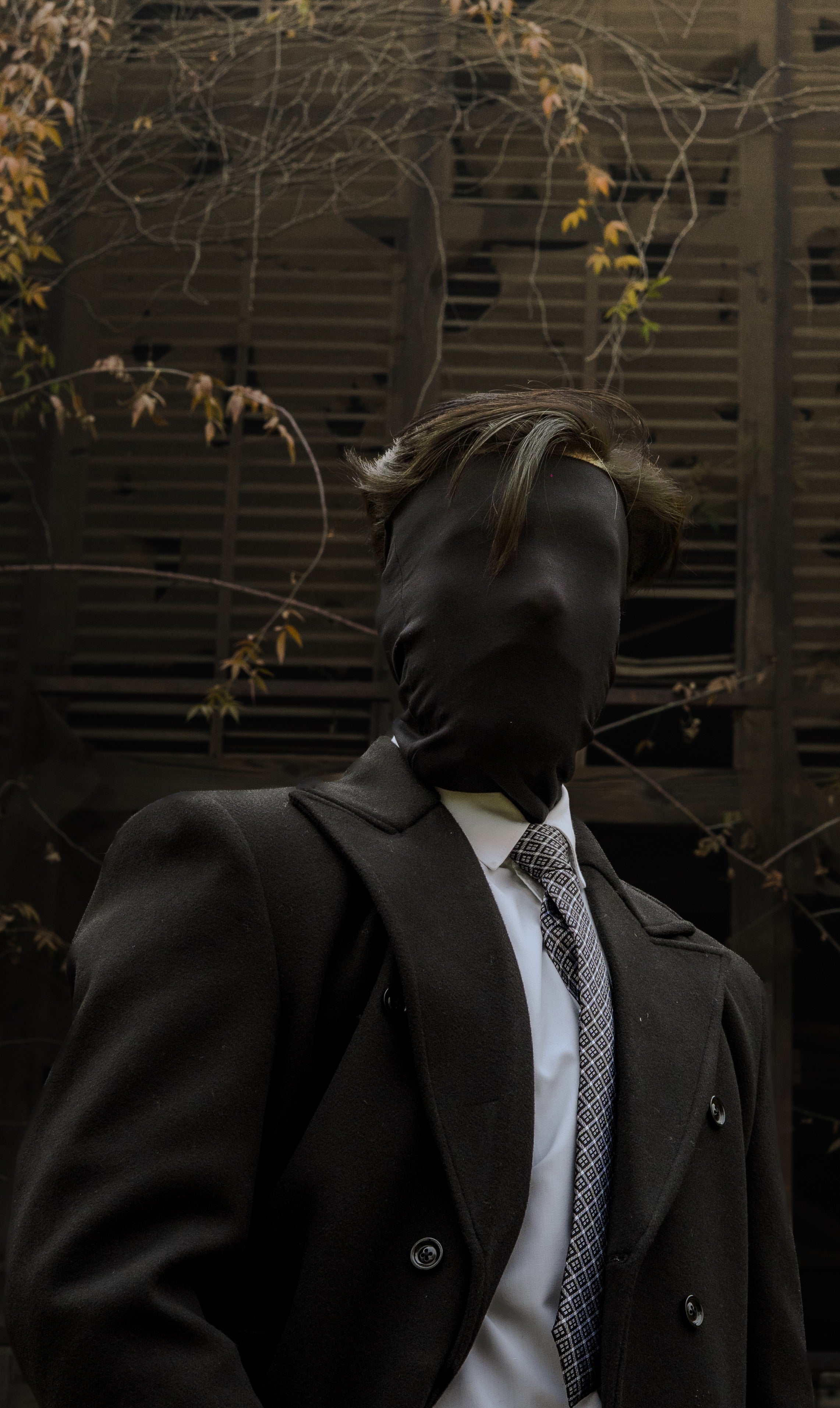 BLACK DOUBLE-BREASTED WOOL OVERCOAT