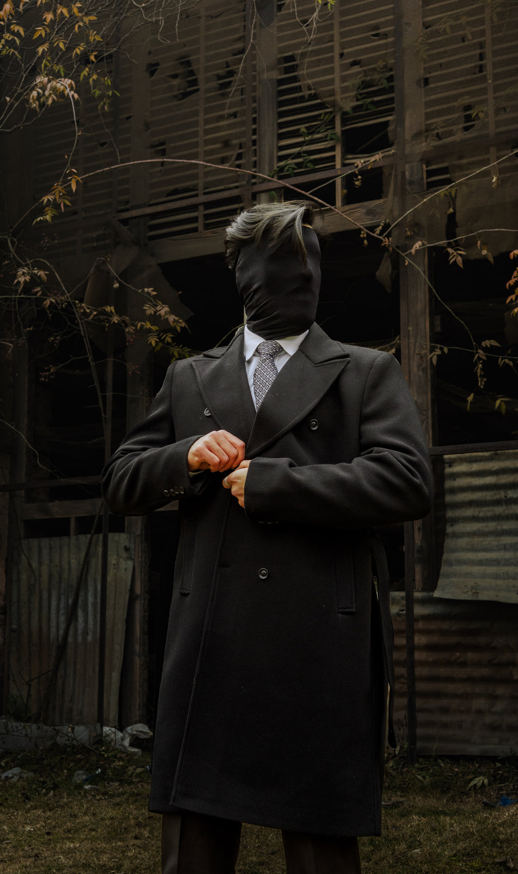 BLACK DOUBLE-BREASTED WOOL OVERCOAT